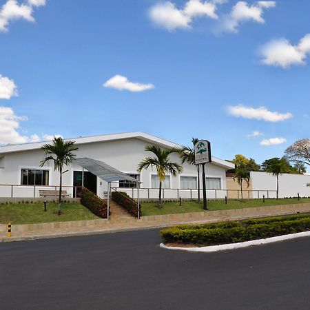 Candeias Hotel Batatais ภายนอก รูปภาพ